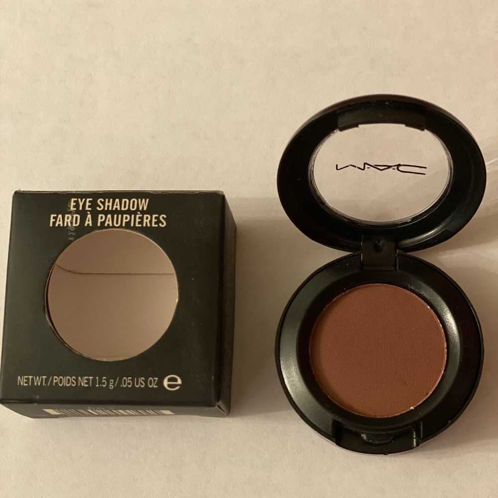 Mac Cosmatic Eye Shadow Embark color